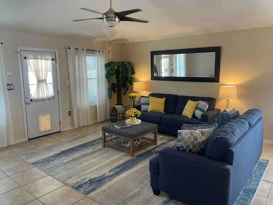 Destin Miramar Walk To Beach Pet Friendly Holiday home