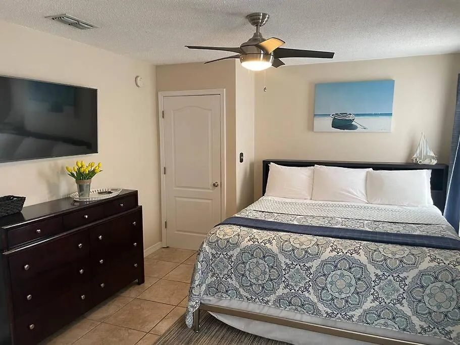 Destin Miramar Walk To Beach Pet Friendly Holiday home